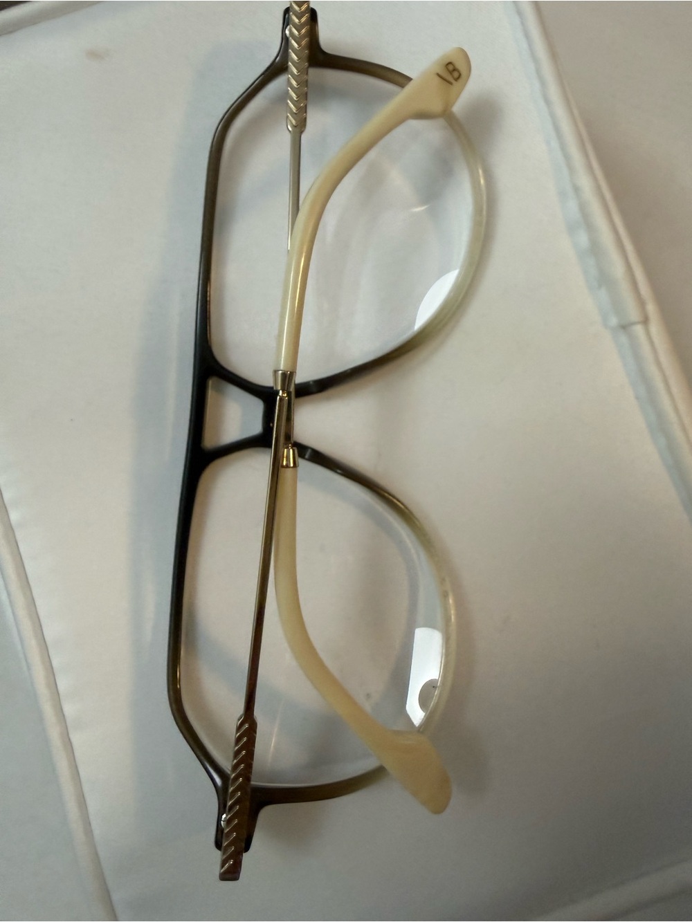Authentic Victoria Beckham VB2624 eyeglass frame in color 319 - Picture 5 of 6